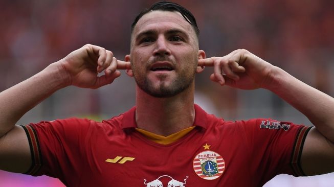 Pemain Persija Jakarta, Marko Simic berselebrasi usai menjebol gawang Borneo FC dalam pertandingan pekan pertama Liga 1 2020 di Stadion Utama Gelora Bung Karno (SUGBK), Jakarta, Minggu (1/3/2020) sore. [ANTARA FOTO/Aditya Pradana Putra]