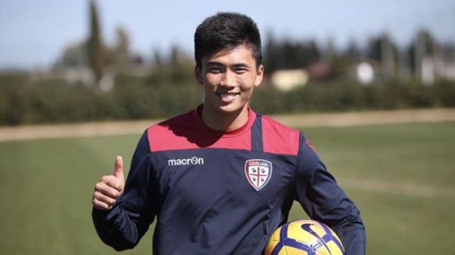 Han Kwang-song saat masih berkostum Cagliari. (Twitter/@romeoagresti)