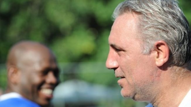 Mantan pesepak bola Bulgaria Hristo Stoichkov (kanan). AFP PHOTO/TASSO MARCELO