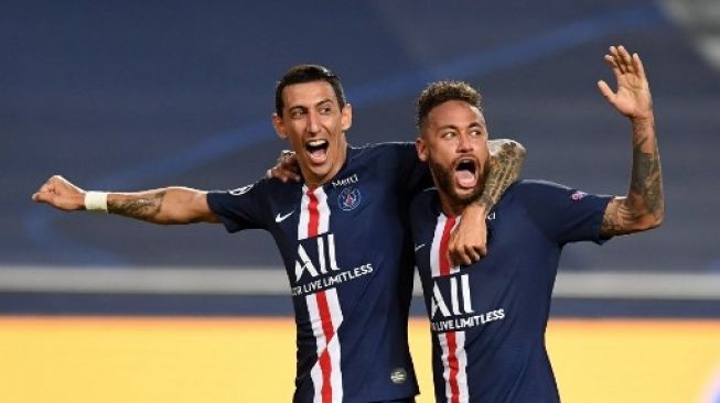 Gelandang Paris Saint-Germain (PSG) Angel Di Maria merayakan golnya bersama Neymar ke gawang RB Leipzig dalam laga semifinal Liga Champions di Luz stadium, Lisbon. David Ramos / POOL / AFP