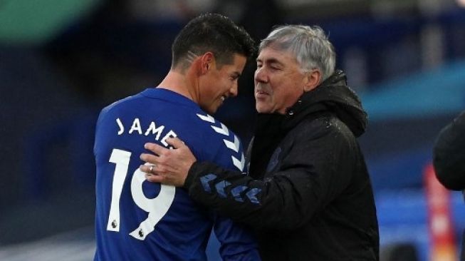 Pemain Everton James Rodriguez rayakan golnya ke gawang Brighton dalam pertandingan Liga Inggris yang berlangsung di Goodison Park, Sabtu (3/10/2020). [AFP]