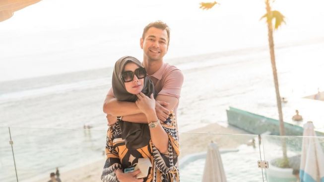 Potret keluarga Raffi Ahmad liburan di Bali (Instagram/@raffinagita1717)