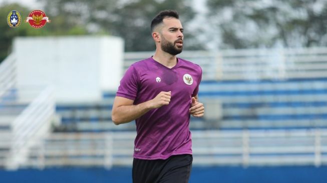 Pemain keturunan, Jordi Amat mulai latihan bersama timnas Indonesia di Stadion Sidolig, Jumat (27/5/2022) sore WIB. [PSSI]