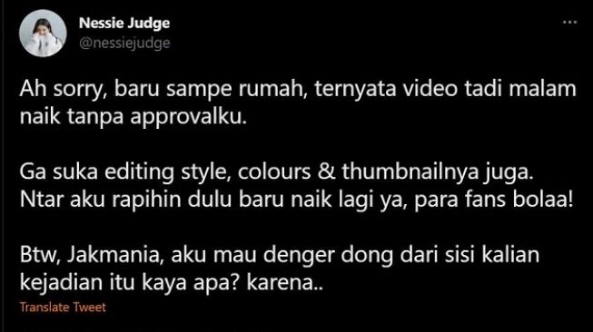 Cuitan YouTuber Nessie Judge setelah salah satu konten videonya diprotes oleh fans Persija Jakarta, The Jakmania. [Twitter/@nessiejudge]