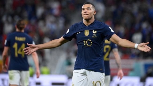 Penyerang Timnas Prancis, Kylian Mbappe tampil di Piala Dunia 2022. [FRANCK FIFE / AFP]