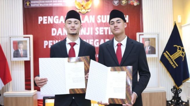 Ivar Jenner dan Rafael Struick saat menjalani sumpah sebagai WNI (Dok. PSSI)