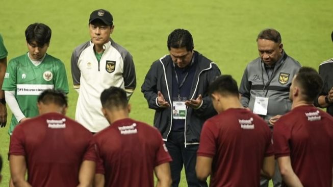 Erick Thohir dan coach STY saat berada di pemusatan latihan Timnas Indonesia (pssi.org)