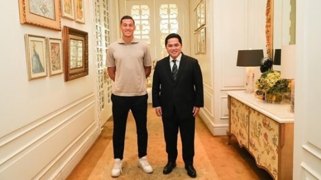 Jay Idzes bersama Ketum PSSI Erick Thohir (Instagram/jayidzes)