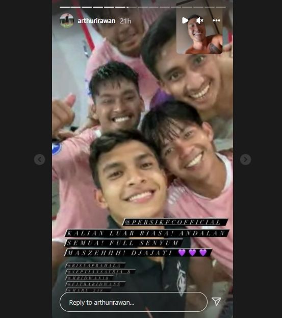 Arthur Irawan video call usai Persik Kediri kalahkan PSS. (Instagram/arthurirawan)