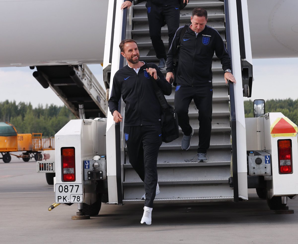 GALERI FOTO - Timnas Inggris Tiba di Rusia, Selamat Datang! - 1