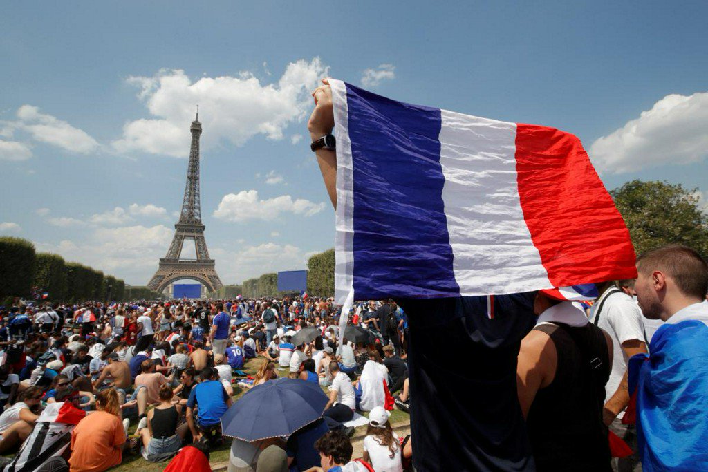 Nonton Bareng Final Piala Dunia di Menara Eiffel, Paris, Prancis